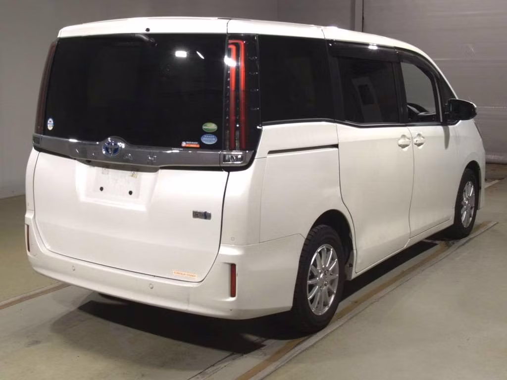 TOYOTA NOAH