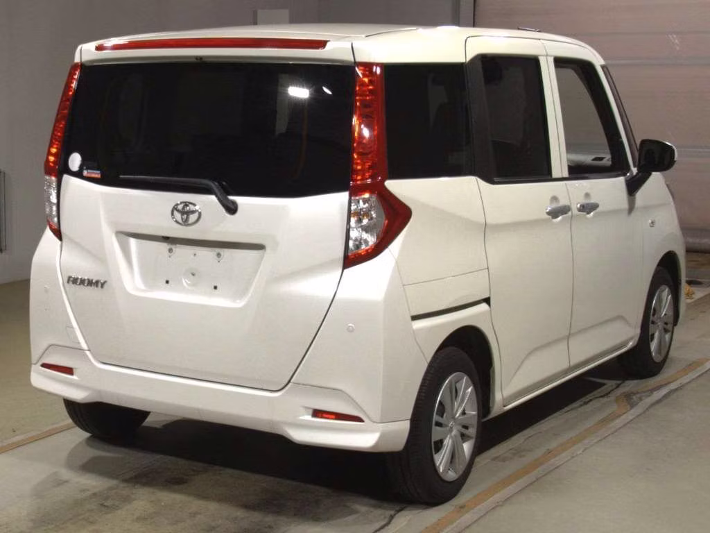 TOYOTA ROOMY