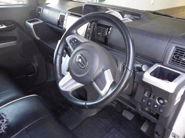 DAIHATSU WAKE