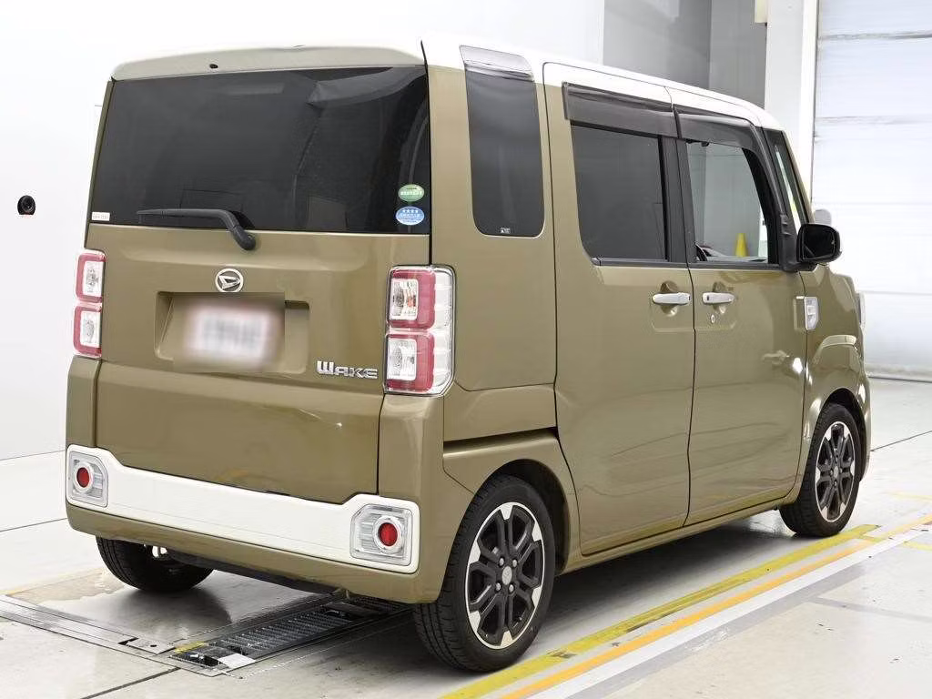 DAIHATSU WAKE