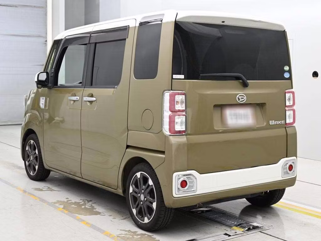 DAIHATSU WAKE