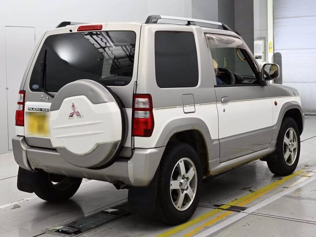 MITSUBISHI PAJERO MINI