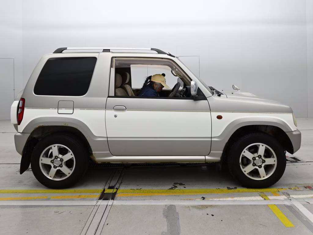 MITSUBISHI PAJERO MINI