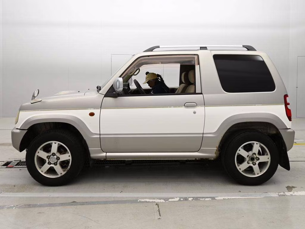 MITSUBISHI PAJERO MINI