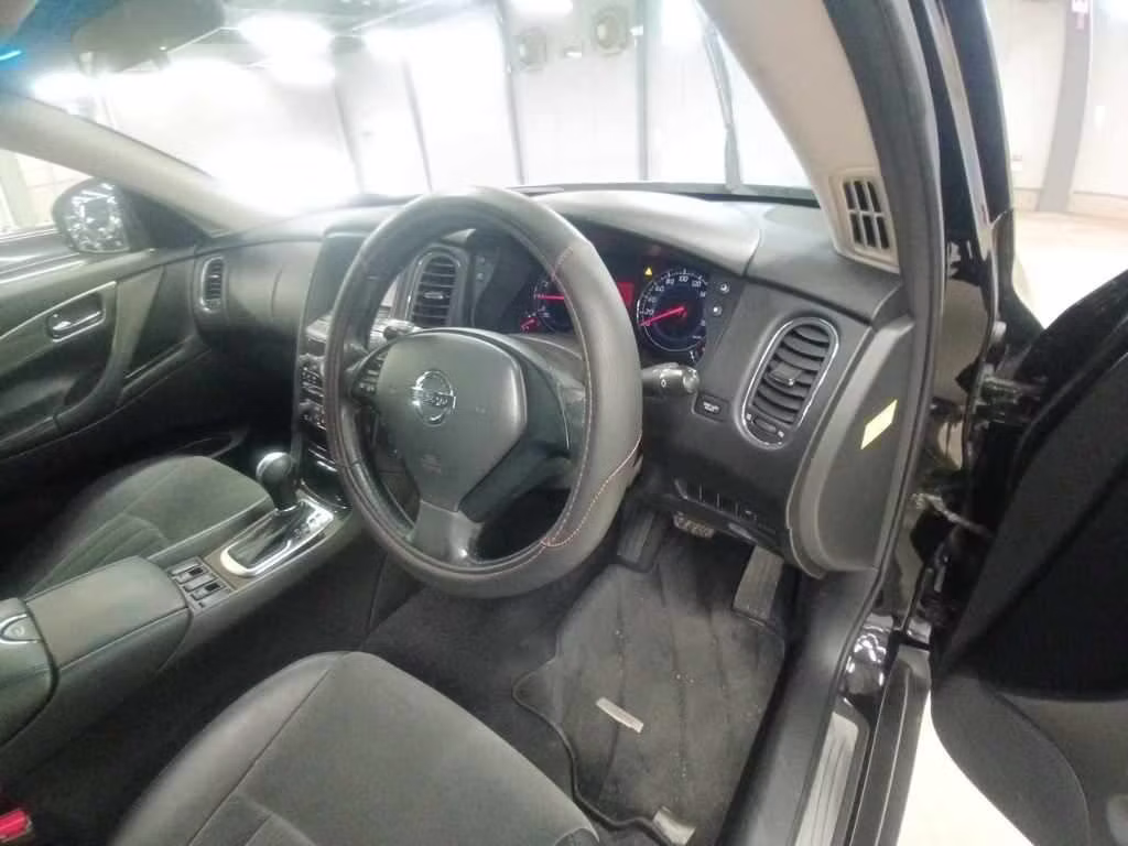 NISSAN SKYLINE CROSSOVER
