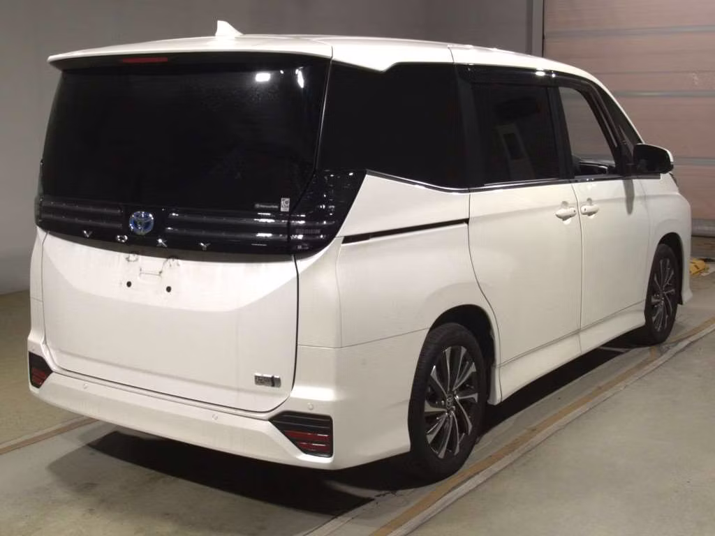 TOYOTA VOXY