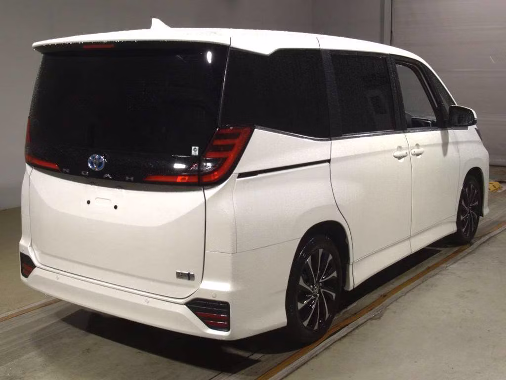 TOYOTA NOAH