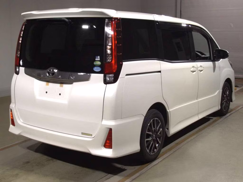 TOYOTA NOAH