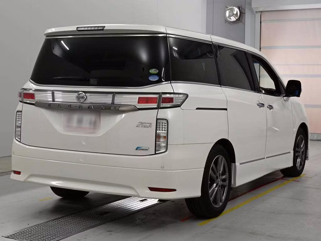 NISSAN ELGRAND