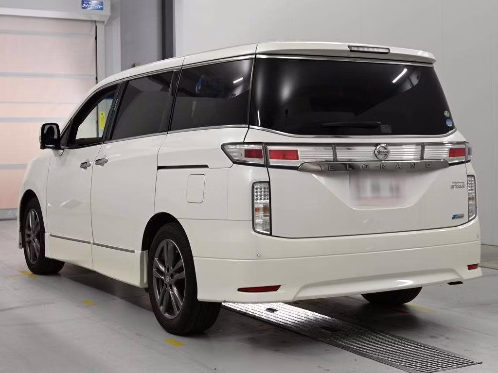 NISSAN ELGRAND