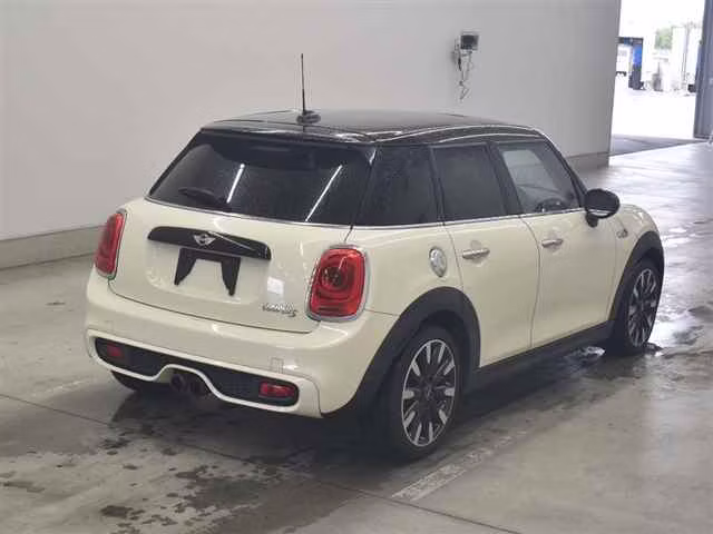MINI HATCH