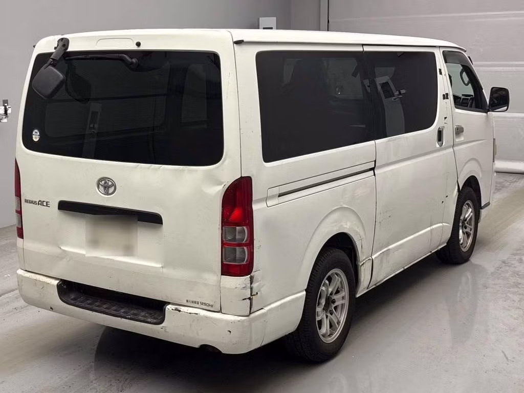 TOYOTA REGIUS ACE
