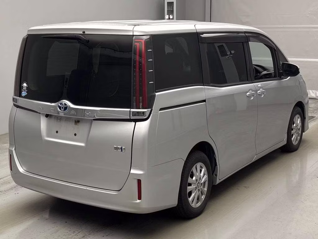 TOYOTA NOAH