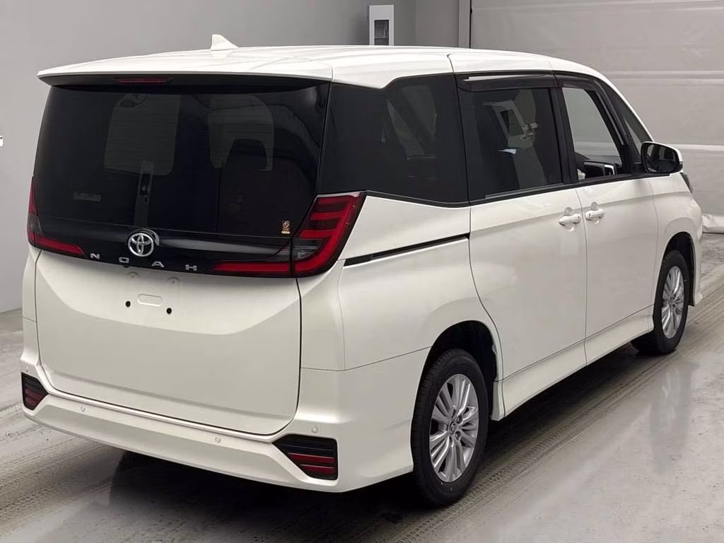 TOYOTA NOAH