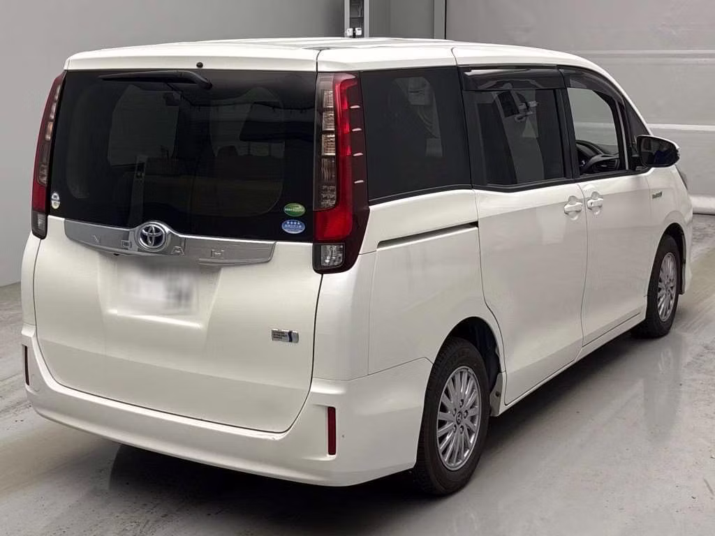 TOYOTA NOAH
