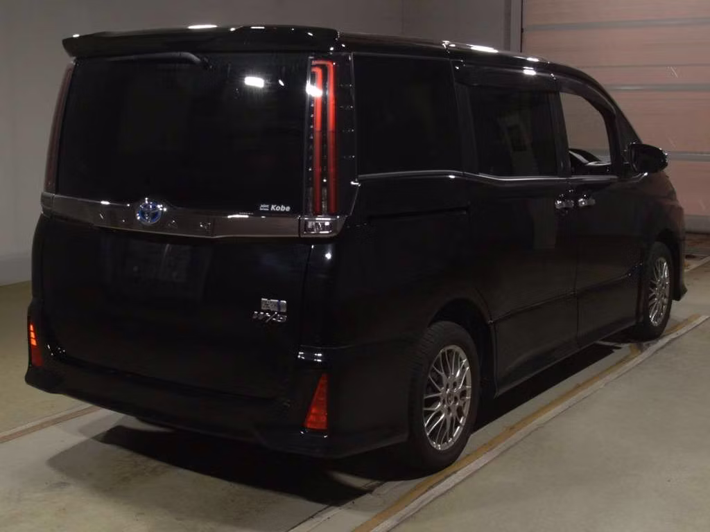 TOYOTA NOAH