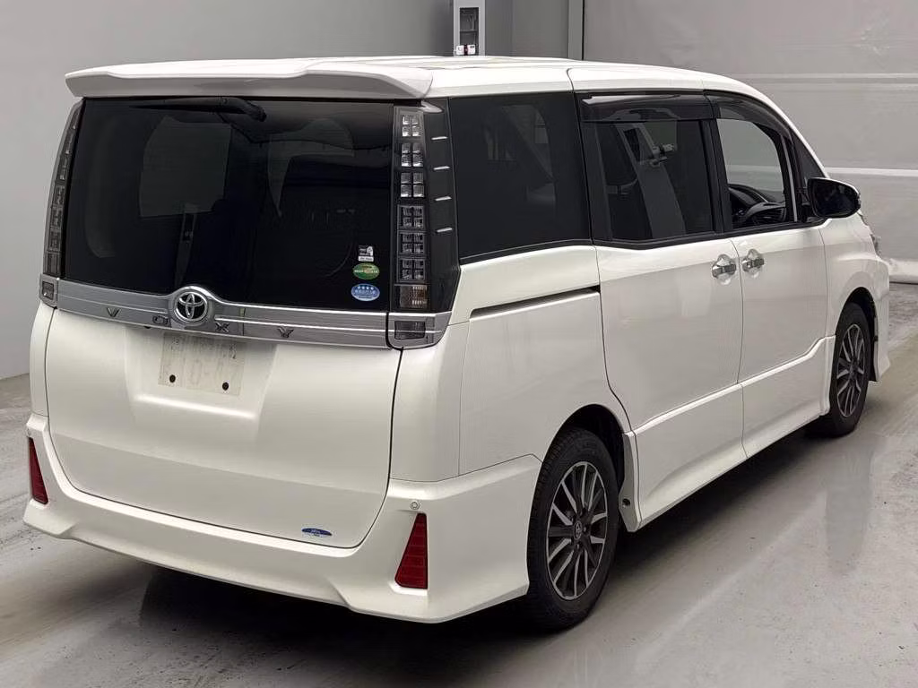 TOYOTA VOXY