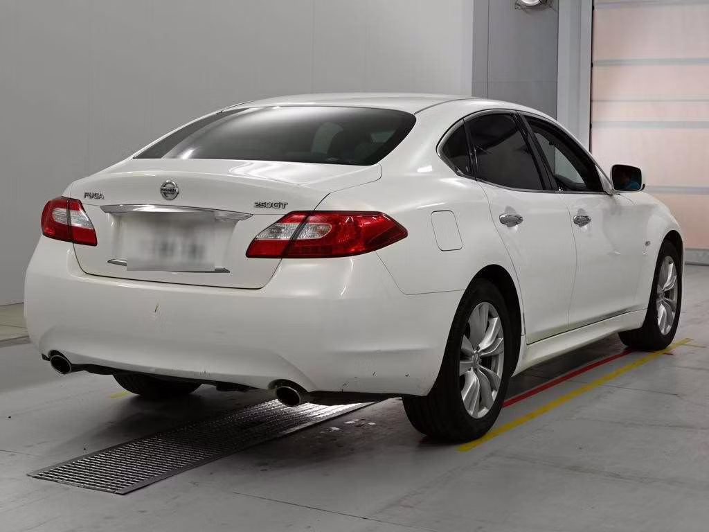 NISSAN FUGA