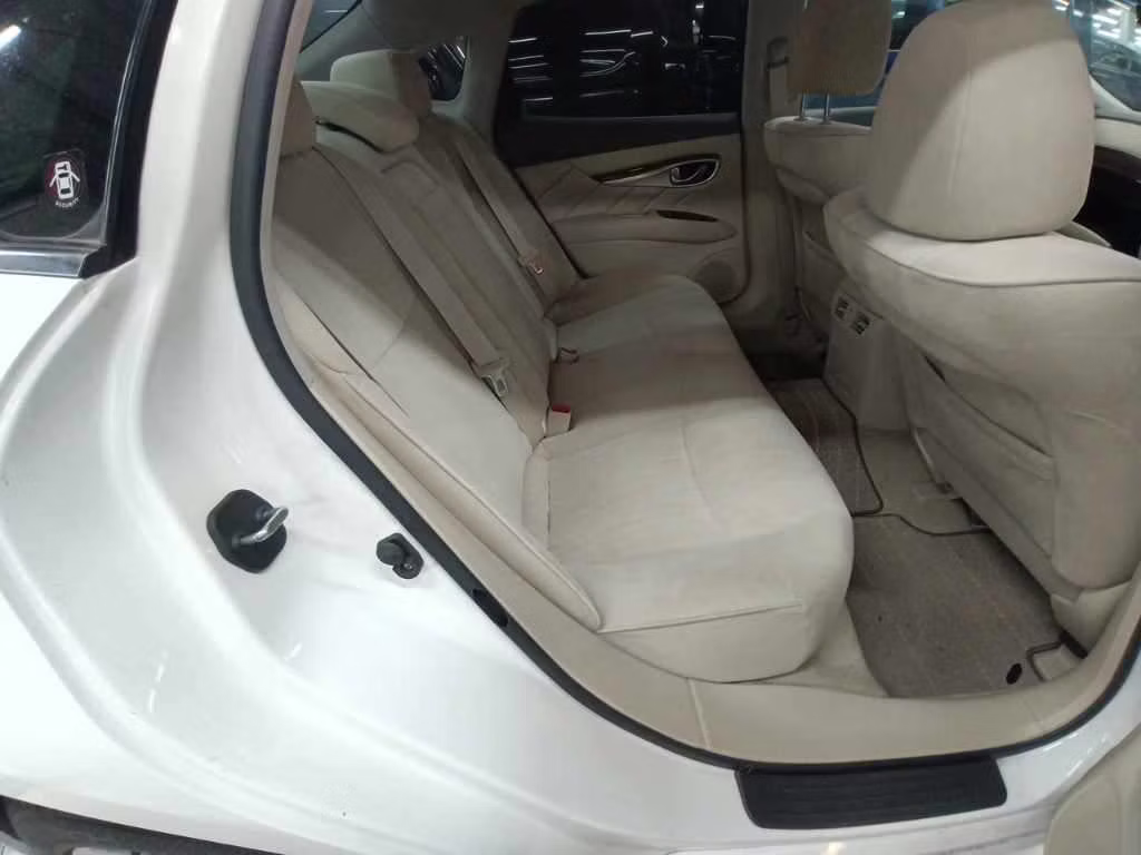 NISSAN FUGA