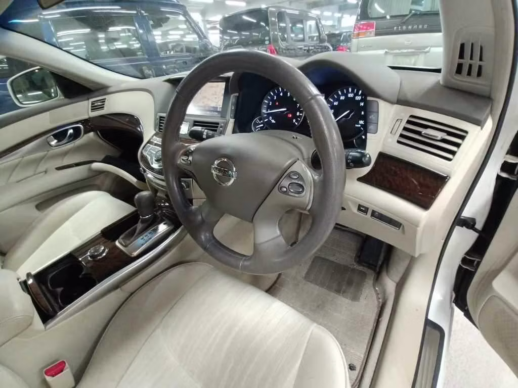 NISSAN FUGA