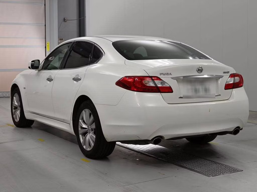 NISSAN FUGA
