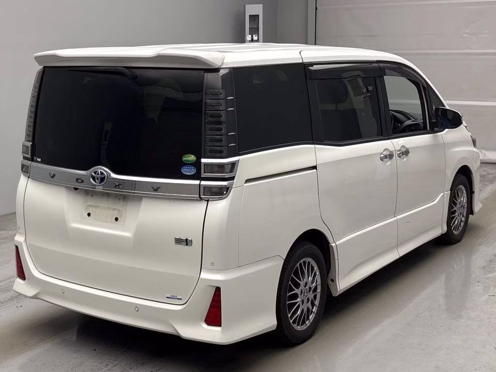 TOYOTA VOXY