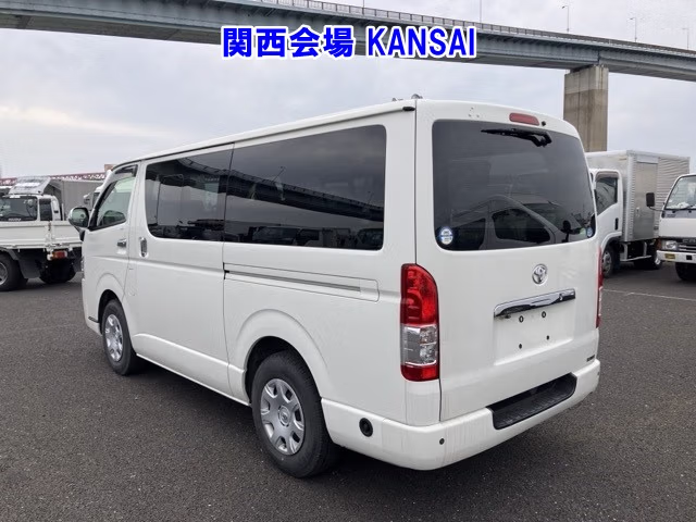 TOYOTA REGIUS ACE