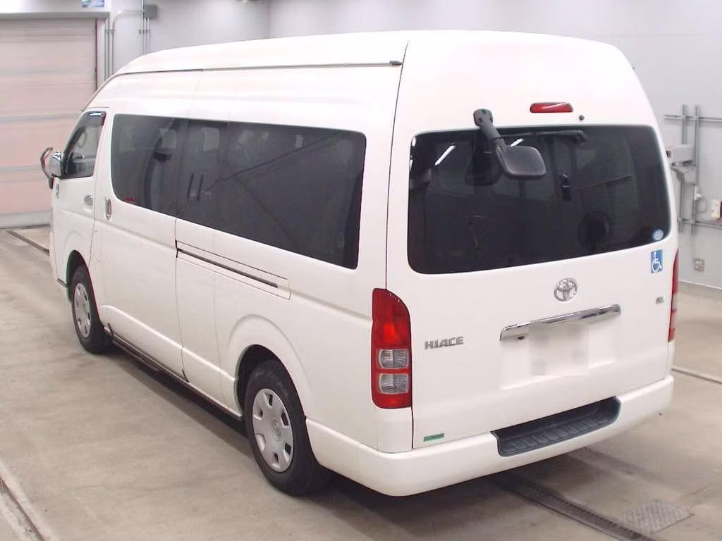 TOYOTA REGIUS ACE