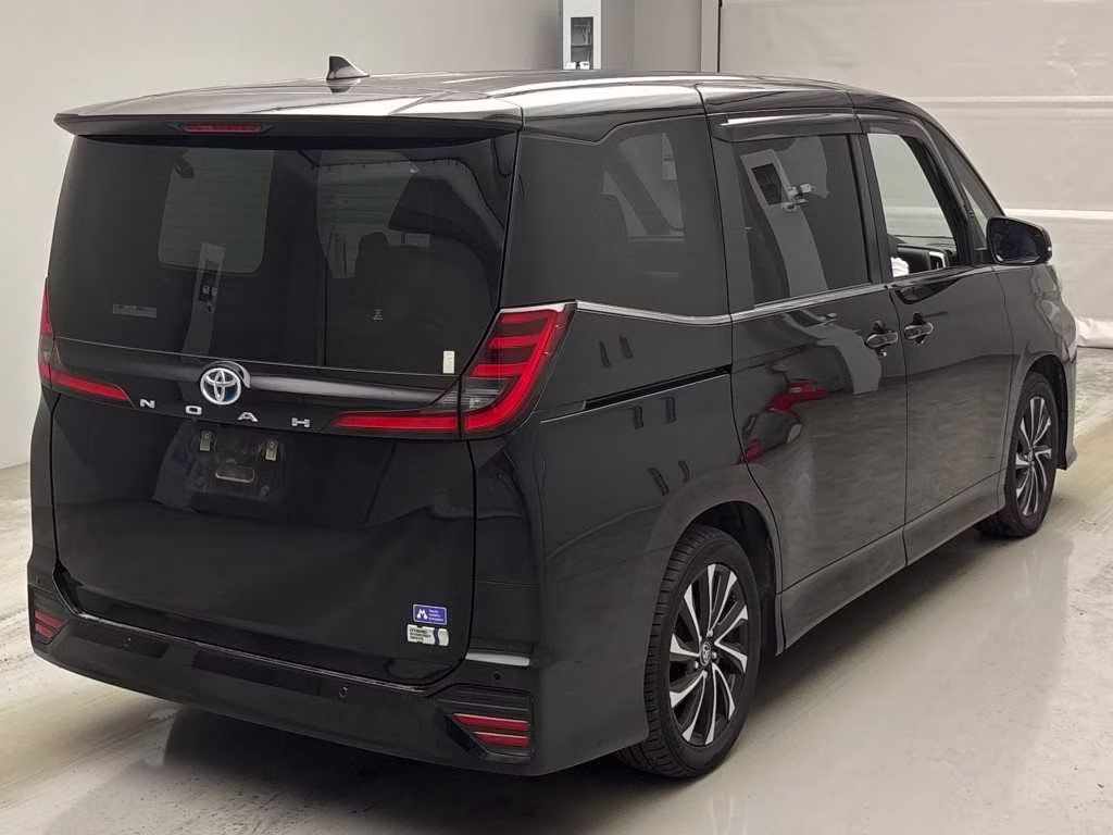 TOYOTA NOAH
