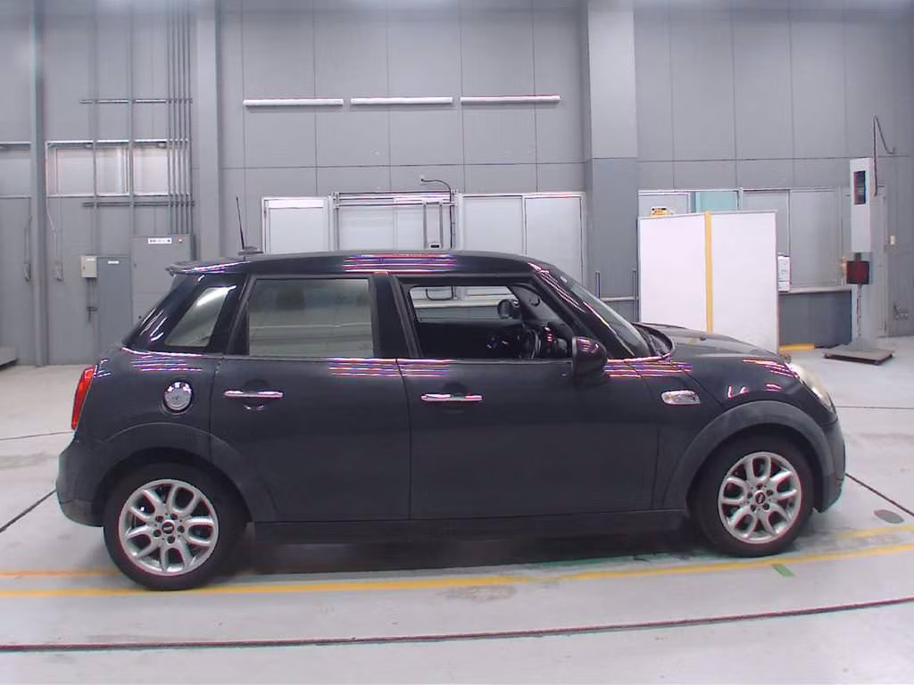MINI HATCH