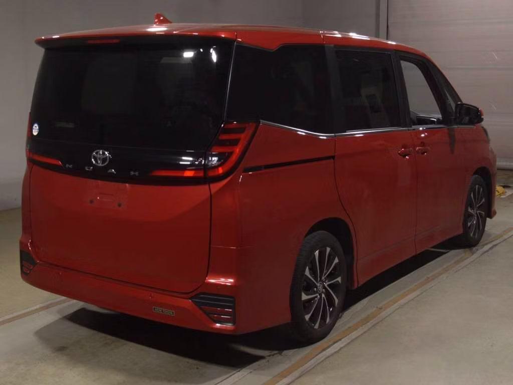 TOYOTA NOAH