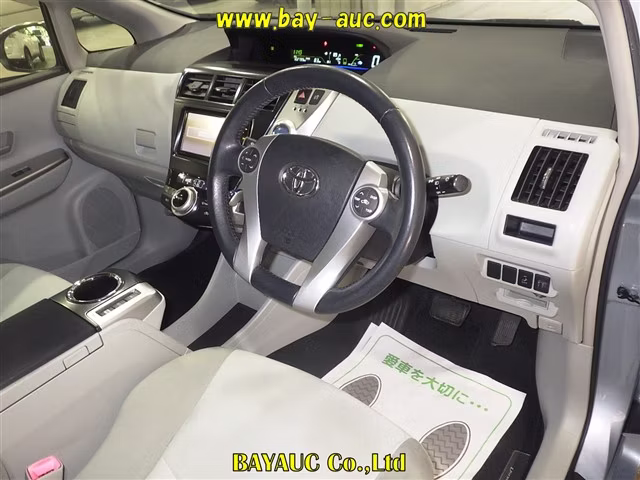 TOYOTA PRIUS ALPHA