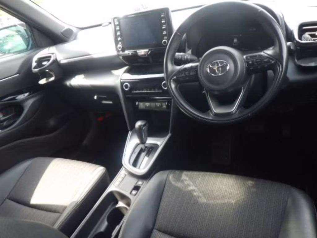 TOYOTA YARIS CROSS