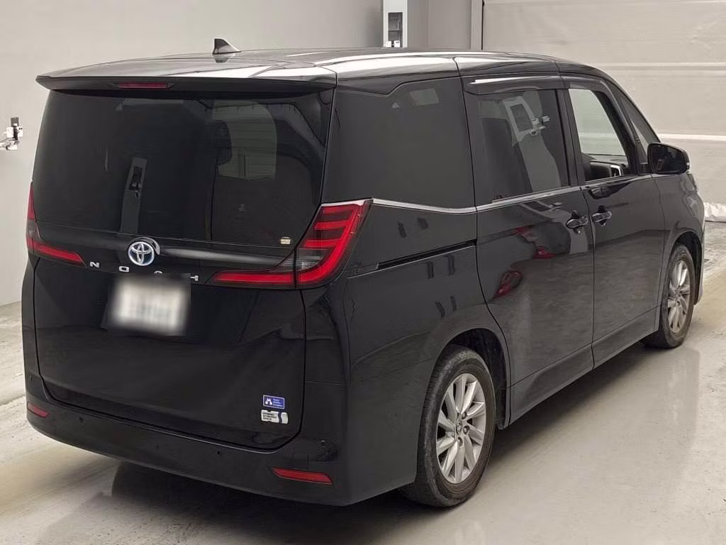 TOYOTA NOAH