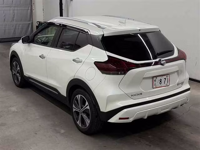 NISSAN KICKS
