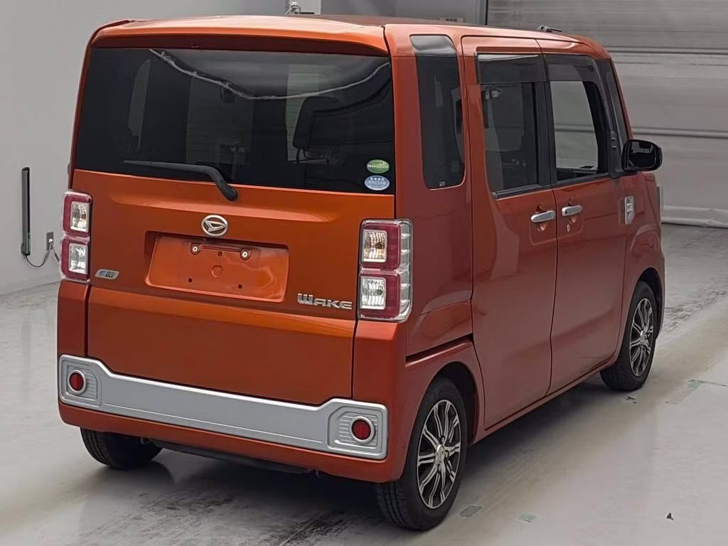 DAIHATSU WAKE
