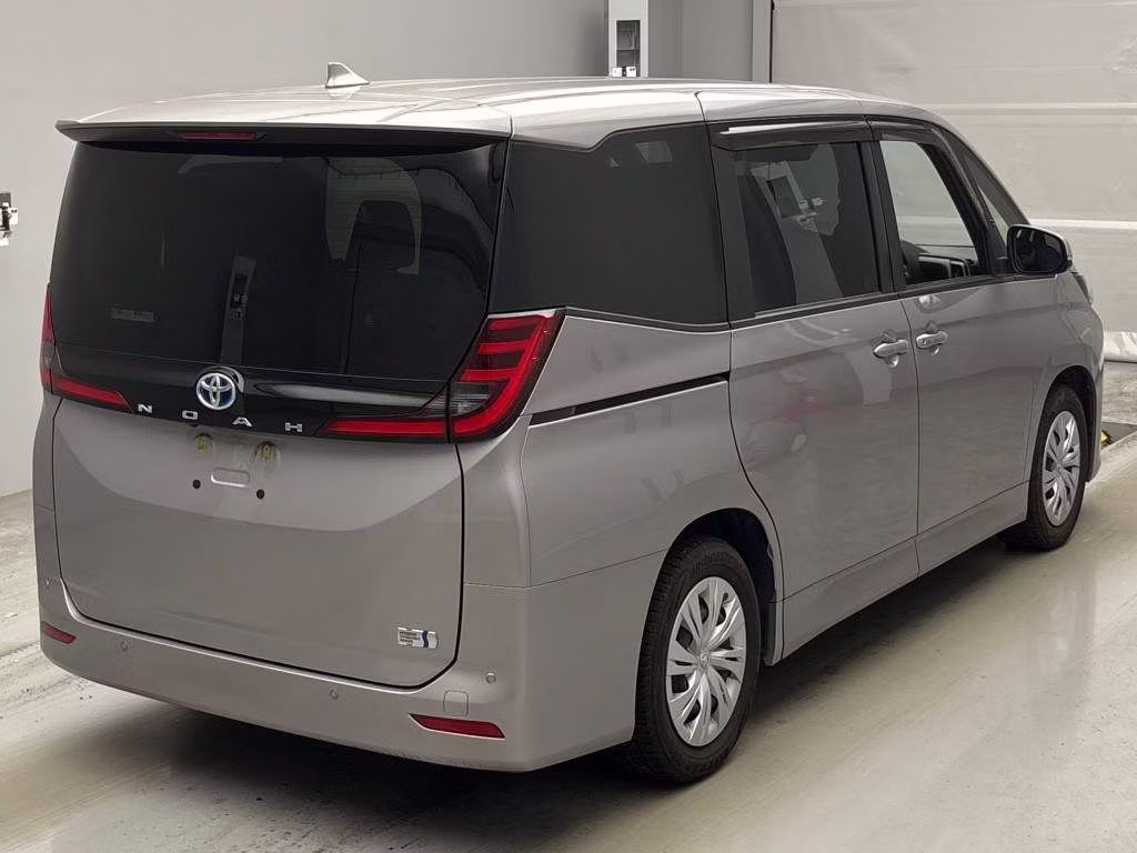 TOYOTA NOAH