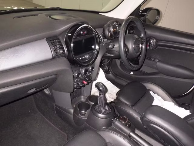 MINI HATCH