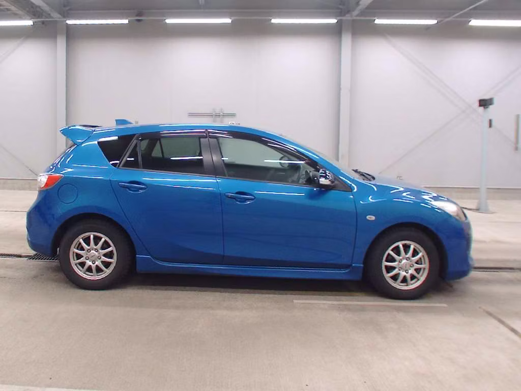 MAZDA AXELA
