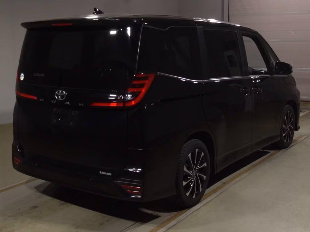 TOYOTA NOAH