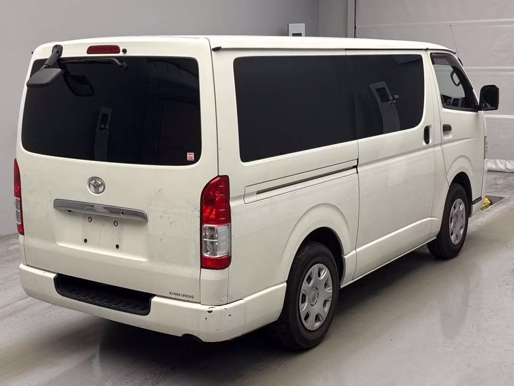 TOYOTA REGIUS ACE
