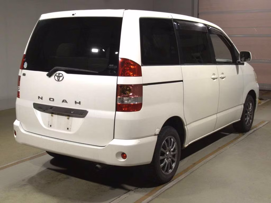 TOYOTA NOAH