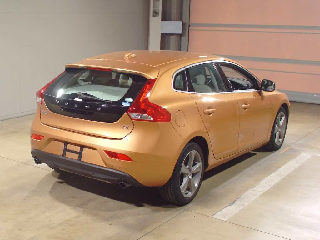 VOLVO V40