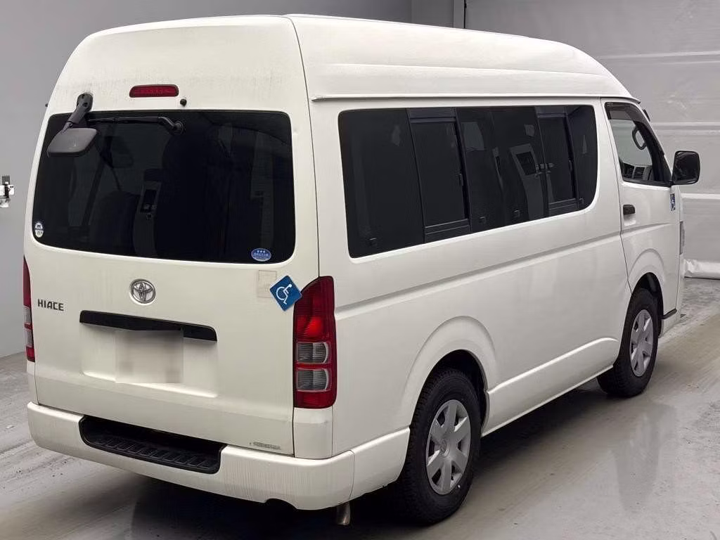 TOYOTA REGIUS ACE