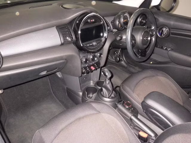 MINI HATCH