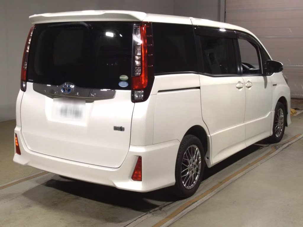 TOYOTA NOAH