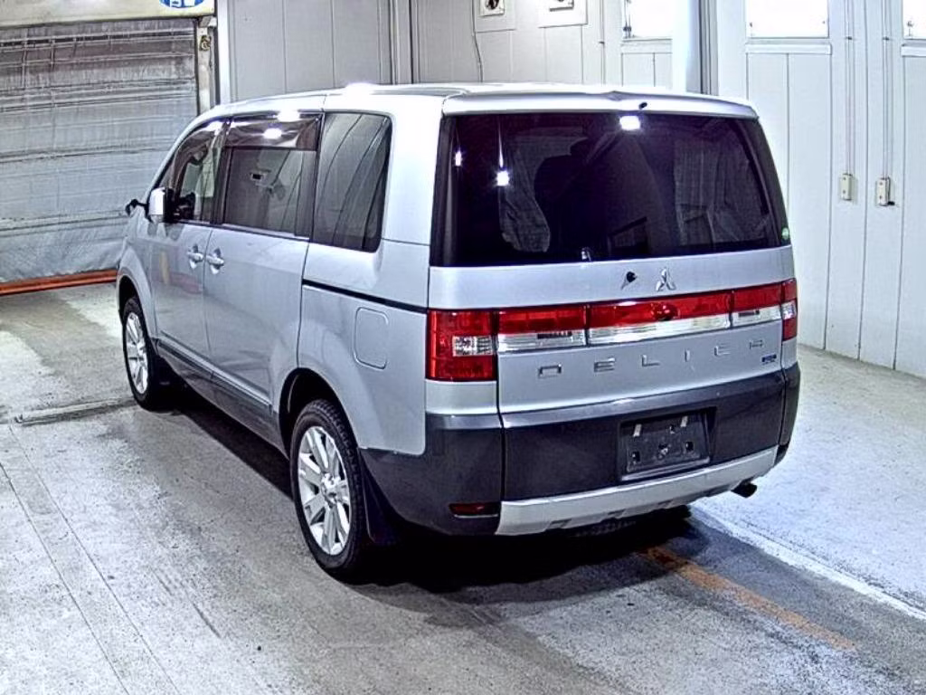 MITSUBISHI DELICA D:5