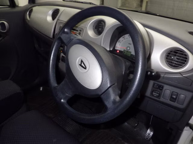 DAIHATSU MOVE LATTE
