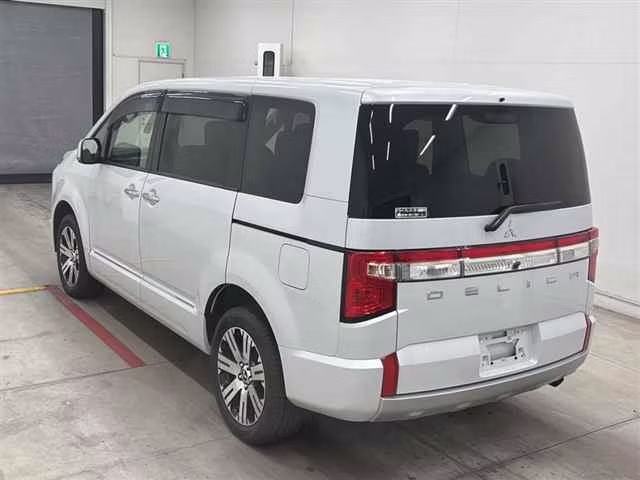 MITSUBISHI DELICA D:5