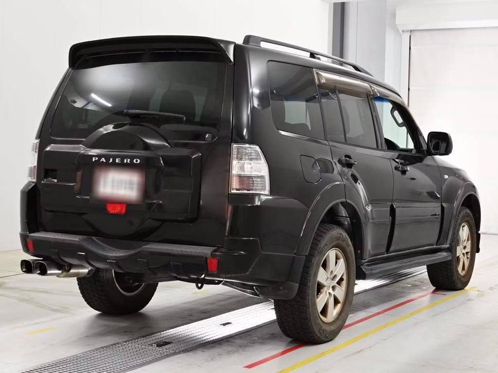 MITSUBISHI PAJERO